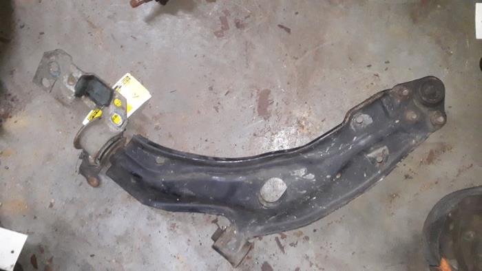 Front lower wishbone, right from a Fiat Doblo (223A/119) 1.9 JTD 2003