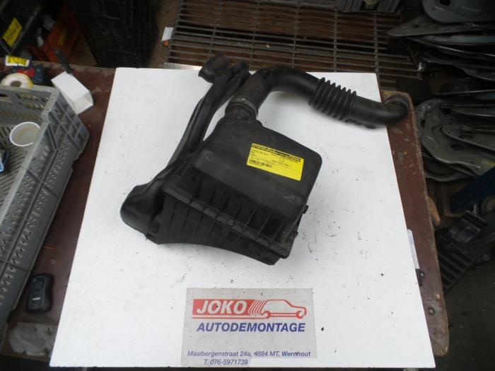 Gebrauchte Luftfiltergehäuse Ford Fiesta 4 1.3i Preis auf Anfrage angeboten von Autodemontage Joko B.V.