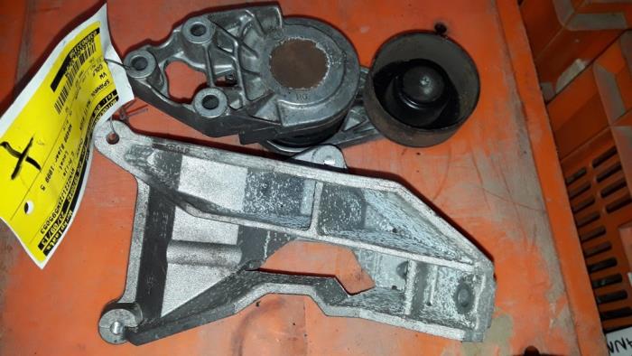 Usados Rodillo tensor correa múltiple Volkswagen Golf IV (1J1) 1.9 SDI Precio de solicitud ofrecido por Autodemontage Joko B.V.