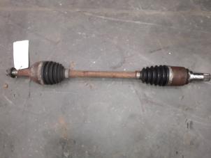 Used Front drive shaft, left Renault Clio III (BR/CR) 1.2 16V 65 Price on request offered by Autodemontage Joko B.V.