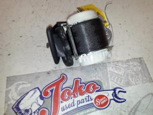 Used Rear seatbelt, centre Renault Clio III (BR/CR) 1.2 16V 65 Price on request offered by Autodemontage Joko B.V.