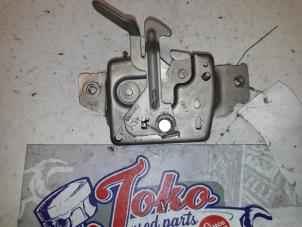 Used Bonnet lock mechanism Renault Clio III (BR/CR) 1.2 16V 65 Price on request offered by Autodemontage Joko B.V.