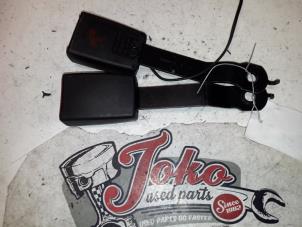 Used Front seatbelt buckle, left Renault Clio III (BR/CR) 1.2 16V 65 Price on request offered by Autodemontage Joko B.V.