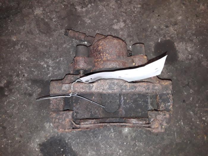 Gebrauchte Bremszange links vorne Ford Ka I 1.3i Preis auf Anfrage angeboten von Autodemontage Joko B.V.