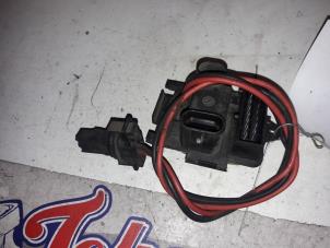 Used Heater resistor Opel Vivaro 1.9 DI Price on request offered by Autodemontage Joko B.V.