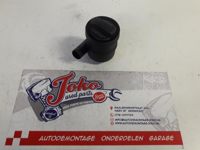 Begagnade Oljepåfyllningsrör Volkswagen Golf IV (1J1) 1.6 Pris på förfrågan erbjuds av Autodemontage Joko B.V.