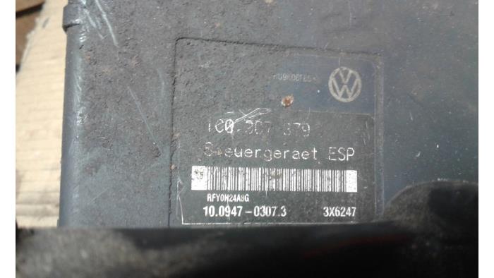 Begagnade ABS-pump Volkswagen Bora (1J2) 1.9 TDI 115 Pris på förfrågan erbjuds av Autodemontage Joko B.V.
