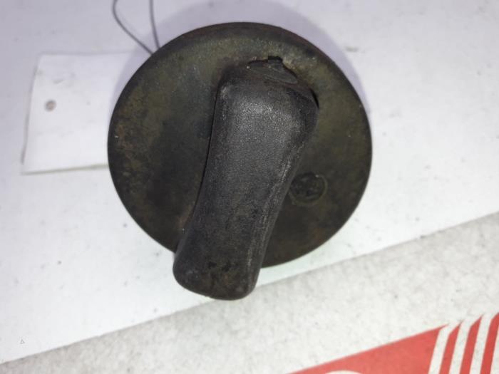 Fuel cap from a BMW 3 serie (E46/4) 318i 2000