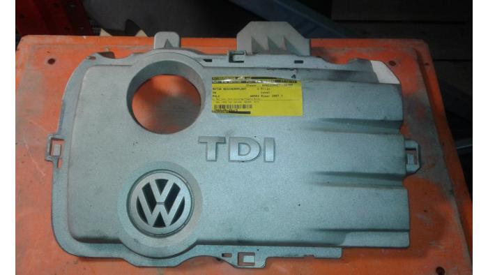 Cache sous moteur d'un Volkswagen Polo IV (9N1/2/3) 1.4 TDI 80 2007