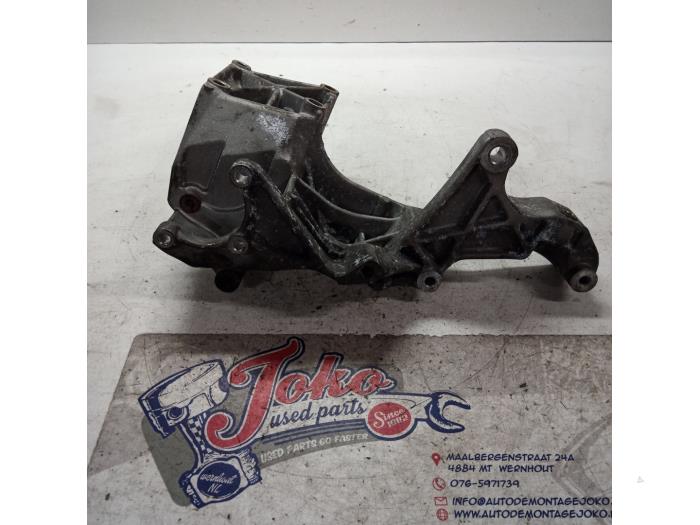 Usagé Support dynamo haut Volkswagen LT II 2.5 TDi Prix sur demande proposé par Autodemontage Joko B.V.