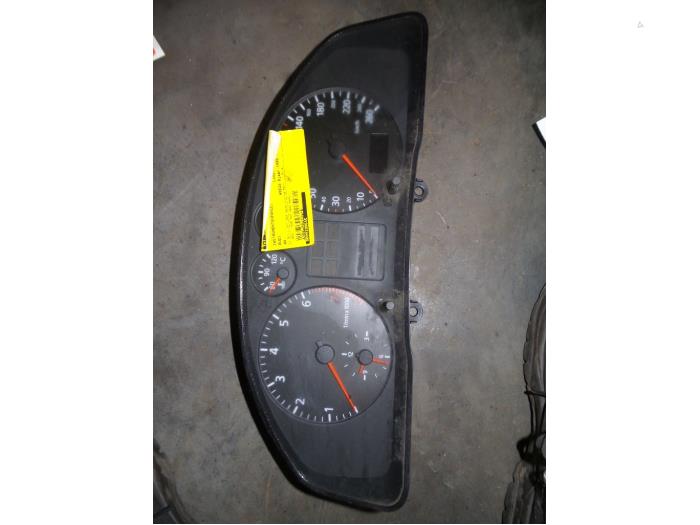 Instrument panel from a Audi A4 (B5) 1.6 1998