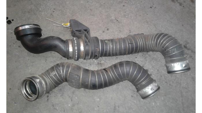 Gebrauchte Intercooler Schlauch Mercedes C Sportcoupé (C203) 1.8 C-200K 16V Preis auf Anfrage angeboten von Autodemontage Joko B.V.