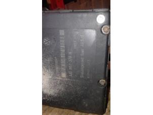 Bloc ABS d'un Audi A3 (8L1) 1.8 20V 1998
