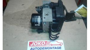 Bloc ABS d'un Audi A3 (8L1) 1.8 20V 1998