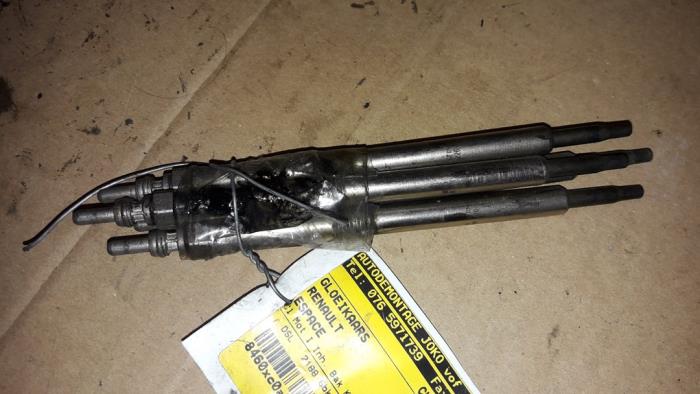 Glow plug from a Renault Espace (JK) 2.2 dCi 16V 2004