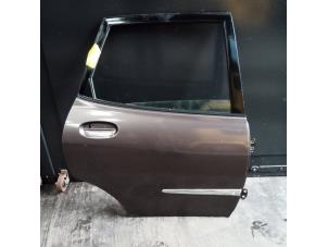 Używane Drzwi prawe tylne wersja 4-drzwiowa Daihatsu Sirion/Storia (M1) 1.0 12V Cena na żądanie oferowane przez Autodemontage Joko B.V.