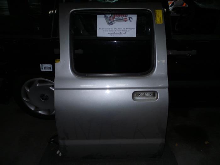 Drzwi lewe tylne wersja 4-drzwiowa z Nissan King Cab/Pickup 4x4 (D22) 2.5 dCi 16V 2002