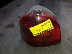 Używane Tylne swiatlo pozycyjne lewe Renault Twingo (C06) 1.2 Cena na żądanie oferowane przez Autodemontage Joko B.V.