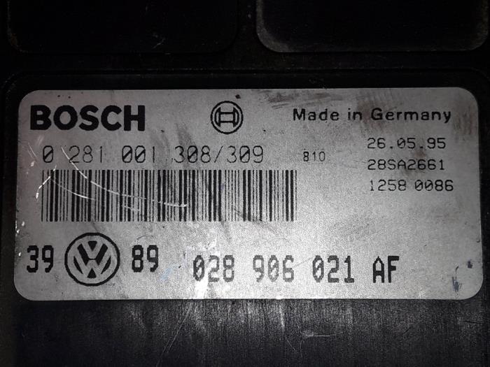 Engine management computer from a Volkswagen Golf III (1H1) 1.9 TDI 1995