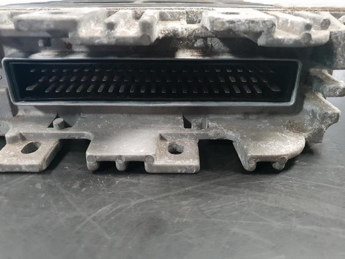 Engine management computer from a Volkswagen Golf III (1H1) 1.9 TDI 1995
