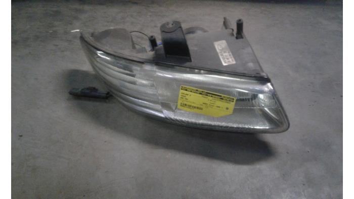 Używane Reflektor prawy Dodge Mini Ram Van 2.5 TD Cena na żądanie oferowane przez Autodemontage Joko B.V.
