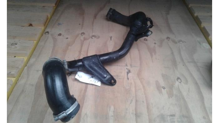 Gebrauchte Intercooler Schlauch Ford Focus C-Max 1.6 TDCi 16V Preis auf Anfrage angeboten von Autodemontage Joko B.V.