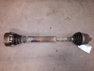 Used Front drive shaft, right Volkswagen Passat (3B2) 1.6 Price on request offered by Autodemontage Joko B.V.