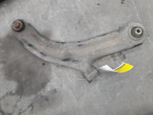 Used Front lower wishbone, right Renault Clio III (BR/CR) 1.5 dCi 70 Price on request offered by Autodemontage Joko B.V.