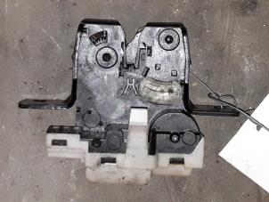 Used Tailgate lock mechanism Renault Clio III (BR/CR) 1.5 dCi 70 Price on request offered by Autodemontage Joko B.V.