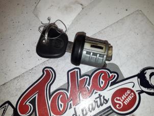 Used Ignition lock + key BMW 3 serie (E36/2) 325i 24V Price on request offered by Autodemontage Joko B.V.