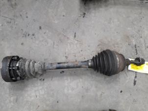 Used Front drive shaft, left Volkswagen Transporter/Caravelle T4 2.4 D Syncro Price on request offered by Autodemontage Joko B.V.