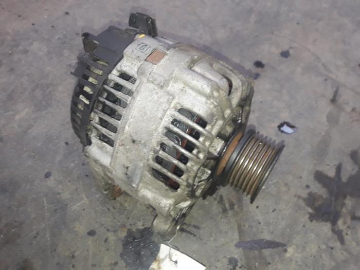 Begagnade Dynamo Volkswagen Transporter/Caravelle T4 2.4 D Syncro Pris på förfrågan erbjuds av Autodemontage Joko B.V.