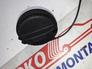 Used Fuel cap Ford Mondeo III 2.0 TDdi 90 16V Price on request offered by Autodemontage Joko B.V.