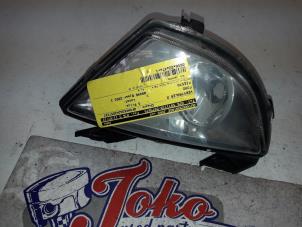 Gebrauchte Fernlicht rechts Ford Fiesta 5 (JD/JH) 1.4 TDCi Preis auf Anfrage angeboten von Autodemontage Joko B.V.