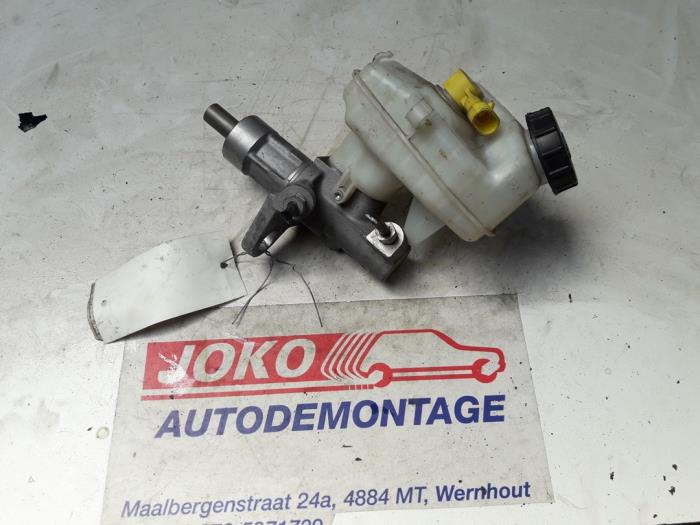 Used Master cylinder Opel Astra J (PC6/PD6/PE6/PF6) 1.7 CDTi 16V 110 Price on request offered by Autodemontage Joko B.V.