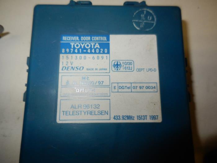 Ordinateur gestion moteur d'un Toyota Picnic (XM10) 2.0i 16V GLi,GXi 2001