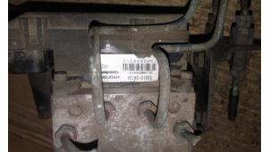 ABS Pumpe van een Hyundai Trajet 2.0 CRDi 16V 2002