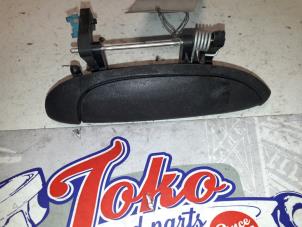 Used Rear door handle 4-door, right Renault Clio II (BB/CB) 1.4 16V Price on request offered by Autodemontage Joko B.V.