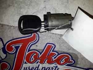 Used Door lock cylinder, left Ford Mondeo II Wagon 1.8i 16V E2/96 EEC Price on request offered by Autodemontage Joko B.V.