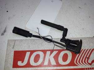Used Front windscreen washer jet BMW 3 serie (E46/4) 320d 16V Price on request offered by Autodemontage Joko B.V.