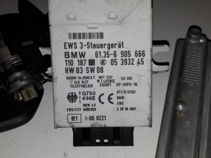 Ordenador de gestión de motor de un BMW 3 serie (E46/4) 320d 16V 2003