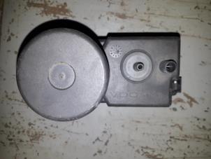 Używane Pompa prózniowa elektrycznego zamka drzwiowego Audi A4 (B5) 1.6 Cena na żądanie oferowane przez Autodemontage Joko B.V.