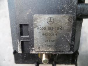 Usados Relé de precalentamiento Mercedes C (W203) 2.2 C-200 CDI 16V Precio de solicitud ofrecido por Autodemontage Joko B.V.