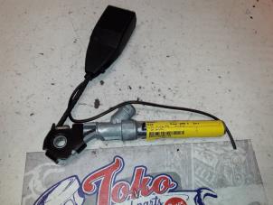 Used Seatbelt tensioner, left Renault Clio II (BB/CB) 1.4 16V Si Price on request offered by Autodemontage Joko B.V.