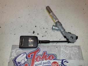 Used Seatbelt tensioner, right Renault Clio II (BB/CB) 1.4 16V Si Price on request offered by Autodemontage Joko B.V.