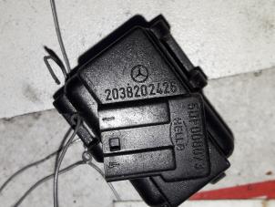 Used Rain sensor Mercedes C (W203) 2.2 C-200 CDI 16V Price on request offered by Autodemontage Joko B.V.
