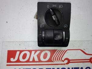 Usagé Commutateur lumière Opel Combo (Corsa C) 1.7 DI 16V Prix sur demande proposé par Autodemontage Joko B.V.