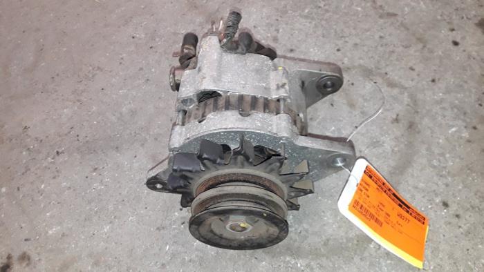 Begagnade Dynamo Nissan Cabstar (F22) 2.5 D Pris på förfrågan erbjuds av Autodemontage Joko B.V.