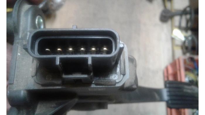 Accelerator pedal from a Mitsubishi Outlander (CW) 2.2 DI-D 16V Clear Tec 4x4 2012
