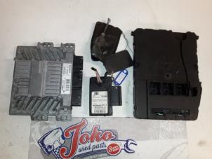 Used Set of cylinder locks (complete) Renault Scénic II (JM) 1.5 dCi 105 Price on request offered by Autodemontage Joko B.V.